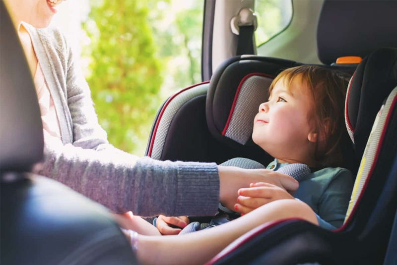 Automotivni sigurnosni standardi i propisi o sigurnosti dječje sigurnosti.
